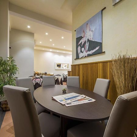 Hotel Est פיומבינו מראה חיצוני תמונה